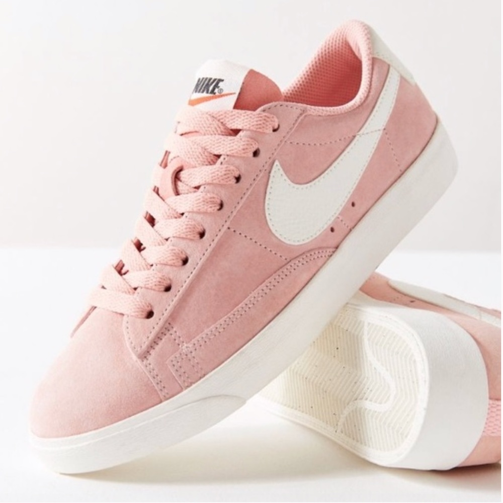 Nike Blazer Low in Pink Suede
